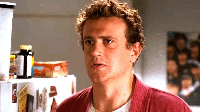 Jason Segel e Kristen Bell em cena de Ressaca de Amor