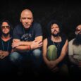 Live adia shows no Brasil para finalizar novo álbum Ed Kowalczyk, vocalista do Live, durante apresentação da banda de rock alternativo