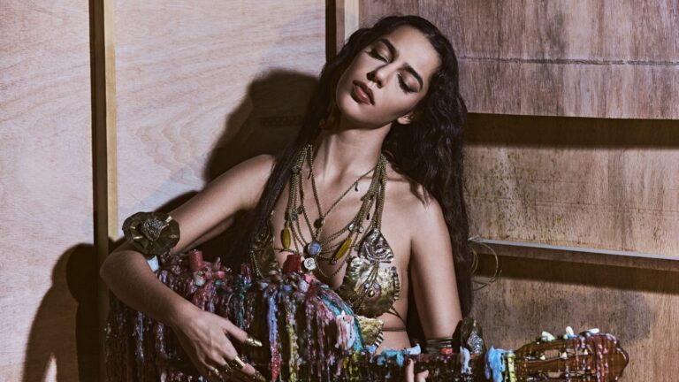 Marina Sena revela trecho de música inédita após apresentação em Goiânia