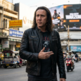 Nicolas Cage ปรากฏตัวใน Call of Duty: Black Ops 7 วันที่ 25 มิถุนายนนี้ Nicolas Cage como operador em Call of Duty: Black Ops 7 com jaqueta de couro e equipamento militar