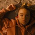 O clássico brasileiro que foi parar na trilha sonora de ‘Supergirl’ Milly Alcock como Supergirl em cena do filme