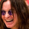 Ozzy Osbourne recusou regravação de clássico pop porque achou a letra absurda demais Ozzy Osbourne durante sessão de gravação ou apresentação ao vivo