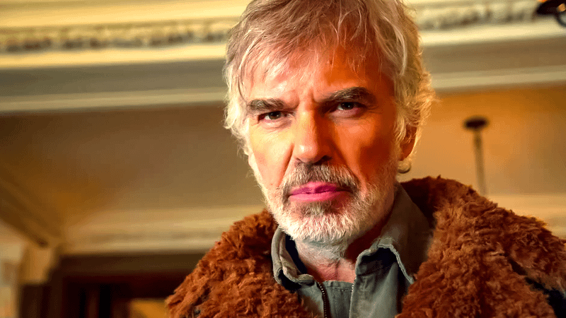 Willie, personagem de Billy Bob Thornton, em cena cômica do primeiro Papai Noel às Avessas
