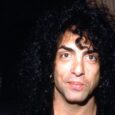 Quando a sobrevivência do Kiss custou mais que uma vida Eric Carr, baterista do Kiss, durante apresentação com a banda