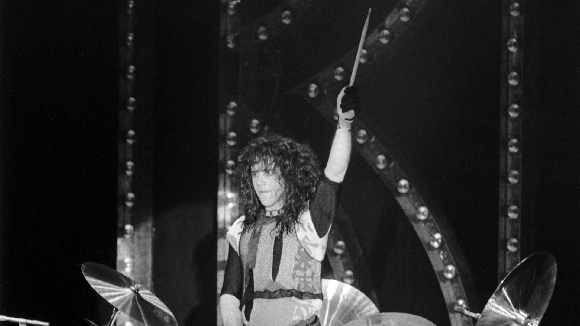 Capa do álbum Asylum do Kiss, onde Eric Carr foi parcialmente cortado