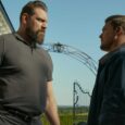 Reacher: 4ª temporada promete escurecer o tom da série em 2026 Alan Ritchson como Jack Reacher em cena da 4ª temporada