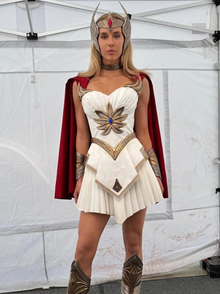 Lauren Saliu como She-Ra em Mestres do Universo 2026, foto de bastidores do filme