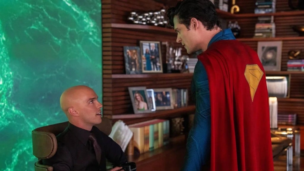 Superman confronta Lex Luthor em cena de ação do filme Superman 2