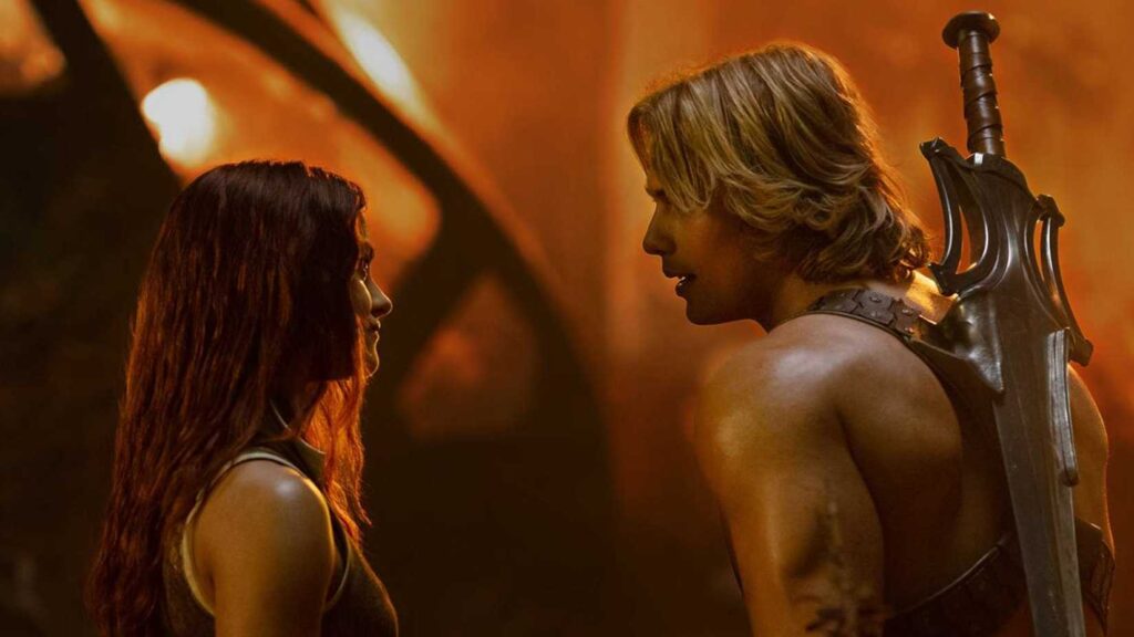 Lauren Saliu como She-Ra em cena de Mestres do Universo, revelando identidade do personagem