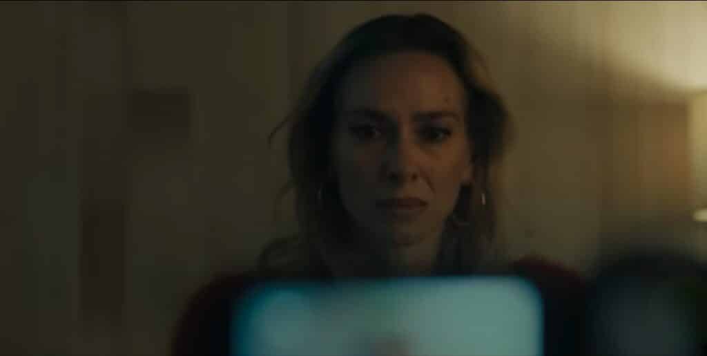 Lucia e Clara em cena final de A Desconhecida, momento crucial do desfecho da série