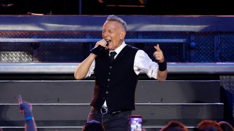 Bruce Springsteen reune Jon Bon Jovi e Public Enemy em tributo a musica americana