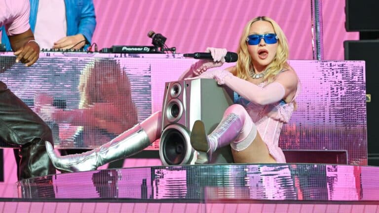 Madonna estreia curta surrealista de Confessions II no Tribeca com 16 celebridades