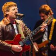 Sturgill Simpson lança Mutiny After Midnight em streaming no seu aniversário Sturgill Simpson em foto jornalística pelo fotógrafo Steve Jennings