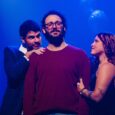 tick, tick… BOOM! desembarca em São Paulo com aposta arriscada no legado de Larson Matheus Boa como Jon em cena do musical tick, tick... BOOM!