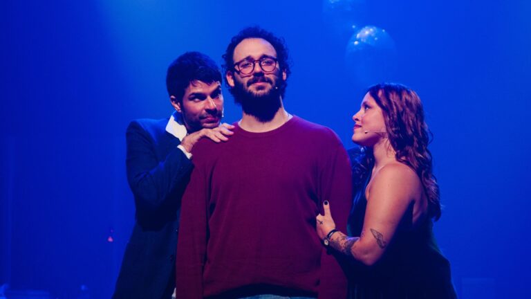 tick, tick… BOOM! desembarca em São Paulo com aposta arriscada no legado de Larson