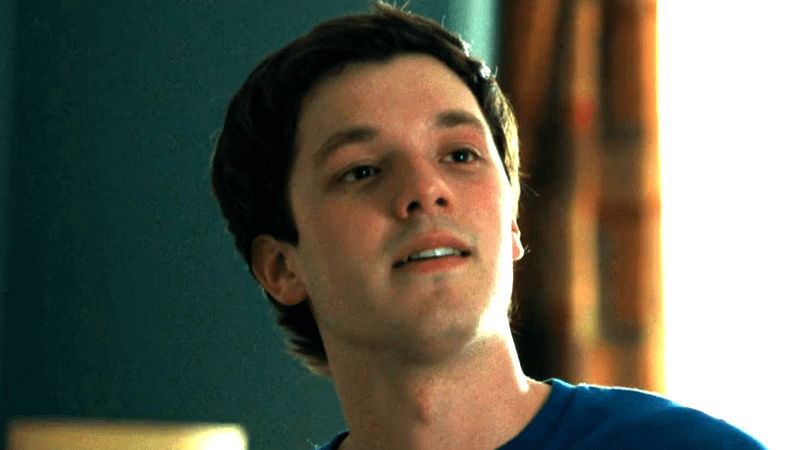 Nick agredindo Michael em cena de violência em Your Fault: London