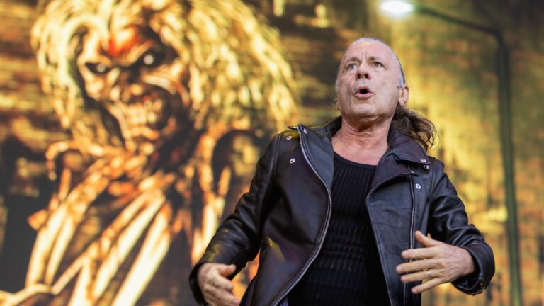 Por que Bruce Dickinson compara a vida no Iron Maiden ao serviço militar