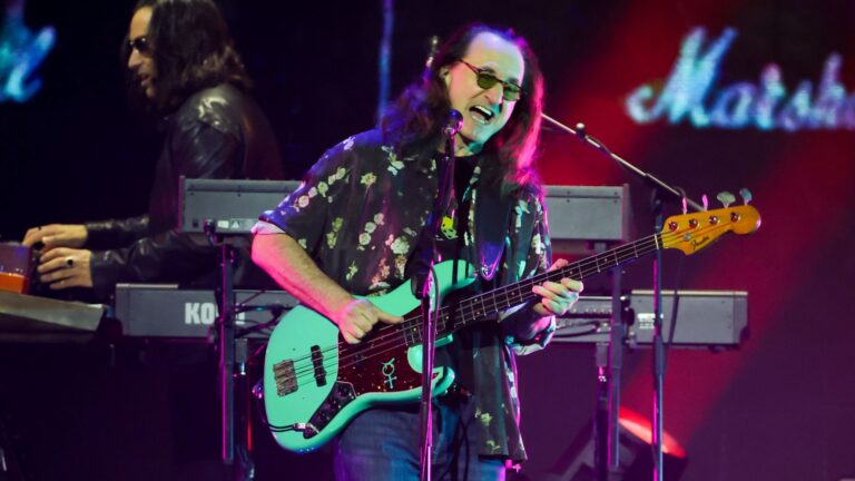 Rush adia shows nos EUA após Geddy Lee ser diagnosticado com laringite e bronquite