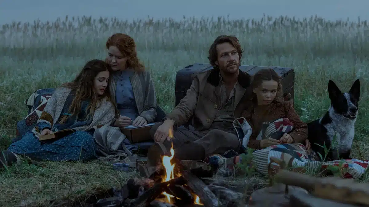 Elenco de Uma Casa na Pradaria: Luke Bracey, Alice Halsey, Crosby Fitzgerald e Skywalker Hughes